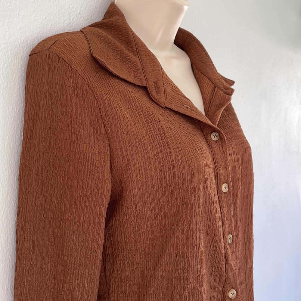 Cider brown stretchy textured cropped bell sleeve button down blouse size large - Picture 8 of 10